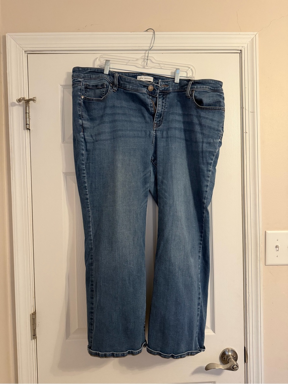 Women’s Boot-Cut Jeans in Medium Blue Wash